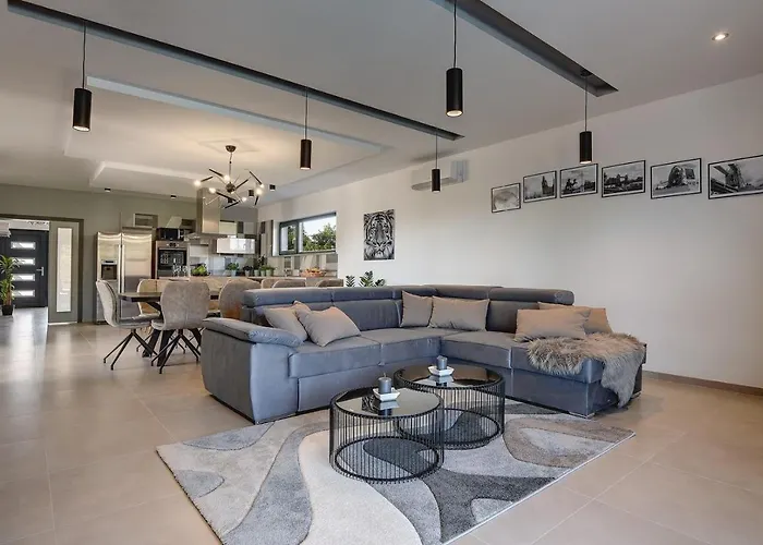 Ula Вилла Пула